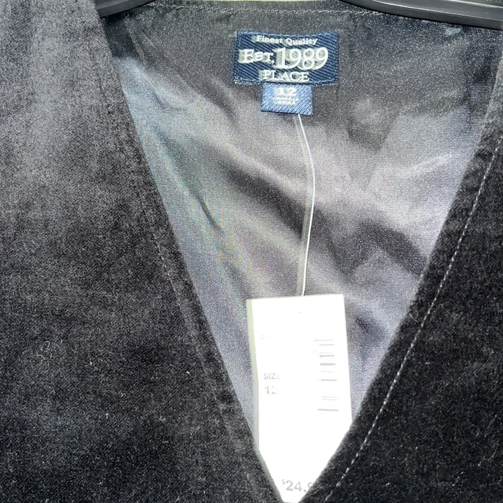 NEW CHILDREN’S PLACE BOYS VELVET BLK VEST SZ 12. - Picture 2 of 4